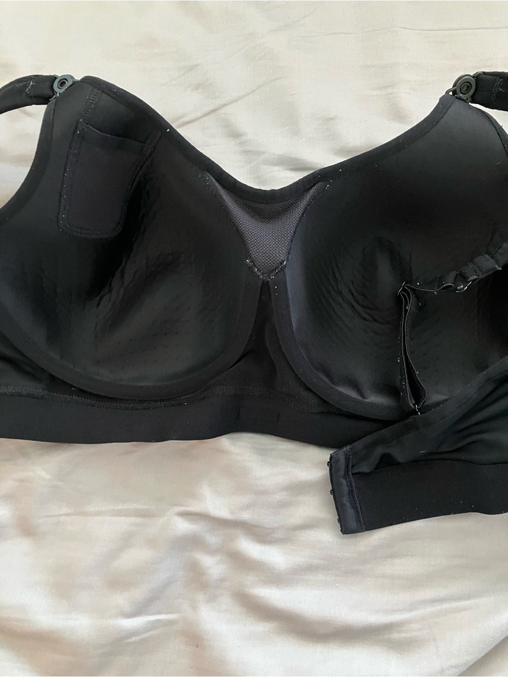 Berlei Black Wireless Molded-Cup Sports Bra - Picture 8 of 8